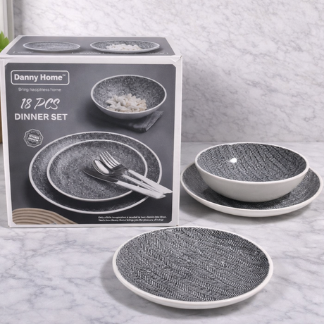  High-quality porcelain
Set Includes:
• 6 Dinner Plates – 10.5 inches
• 6 Dessert Plates – 8 inches
• 6 Deep Bowls – 8 inches