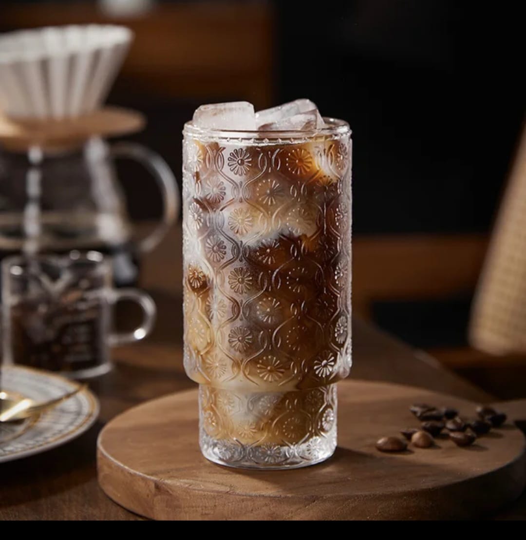 Embossed Vintage Ribbed Glass – 350ml
Transparent glass with an elegant ribbed, vintage design

Ideal for iced coffee, juice, water, or cocktails

Made from high-quality, heat-resistant glass

Capacity: 350 ml

Perfect for both everyday use and stylish serving