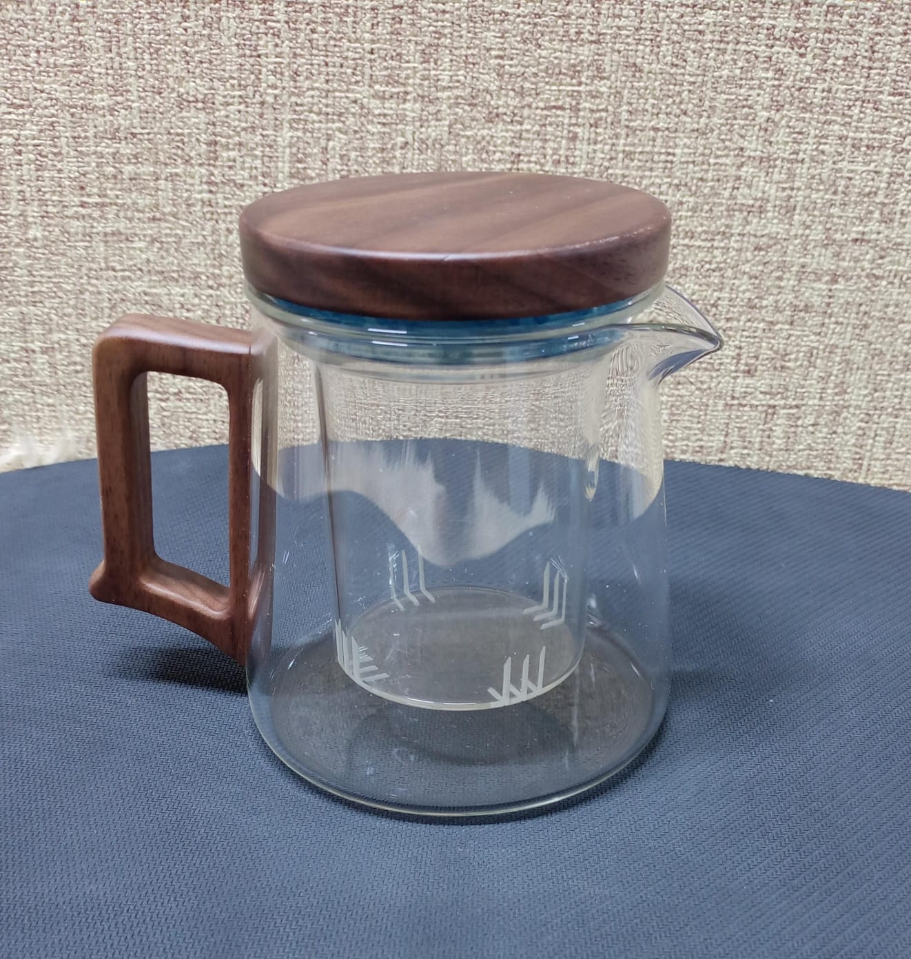 high borosilicate teapot with walnut handle