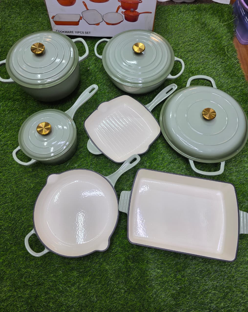 CAST IRON COOKING POTS