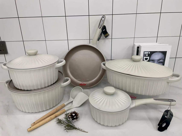 UAKEEN 10-piece cream non-stick cookware set with ribbed granite-coated pots, frying pan, saucepan, casserole dish with lids and cooking utensils