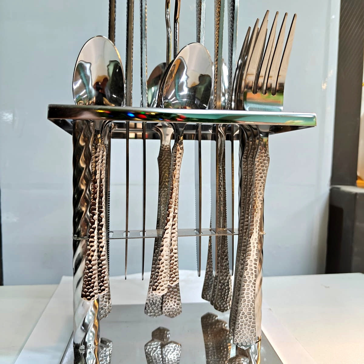 Luxury Silver Textured Cutlery Set — 24-Piece with Stand