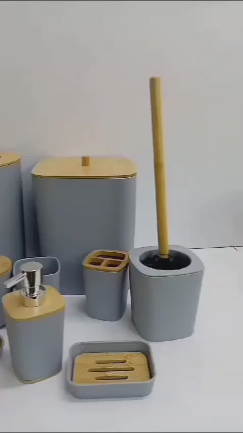 Bathroom accessories set