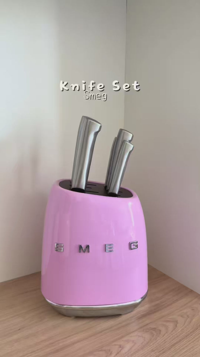 SMEG 6-Piece Knife Block Set in Cream with stainless steel knives including vegetable, utility, meat, santoku, bread and chef's knife in retro 50's style block