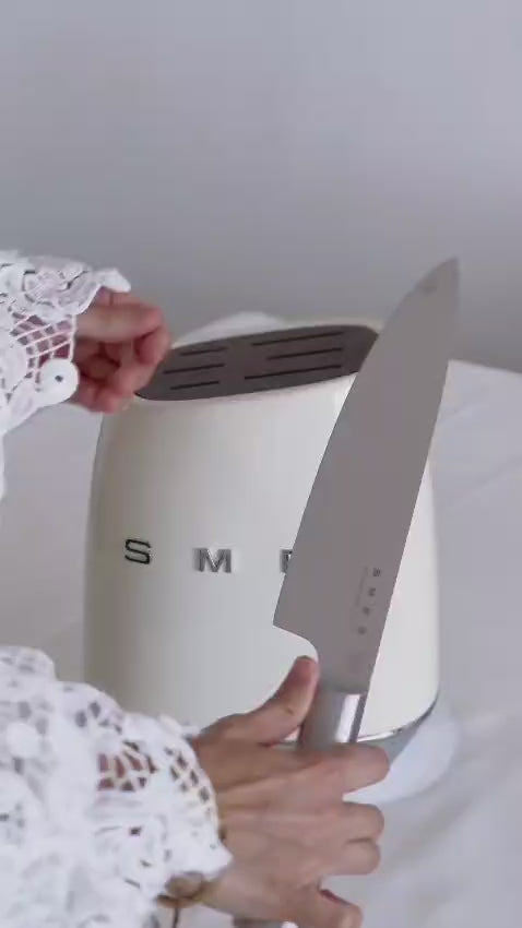 SMEG 6-Piece Knife Block Set in Cream with stainless steel knives including vegetable, utility, meat, santoku, bread and chef's knife in retro 50's style block